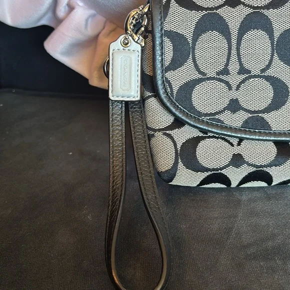 Coach Park Large Signature C Jacquard fabric print wristlet clutch like new! - Picture 3 of 12